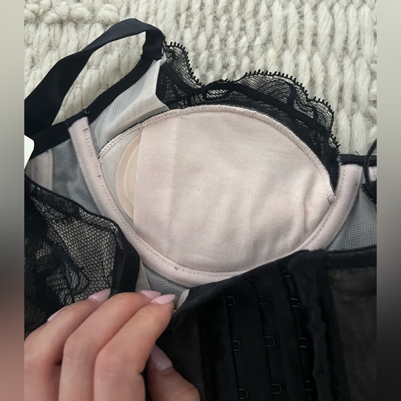 Black Lace Corset - Picture 8 of 11